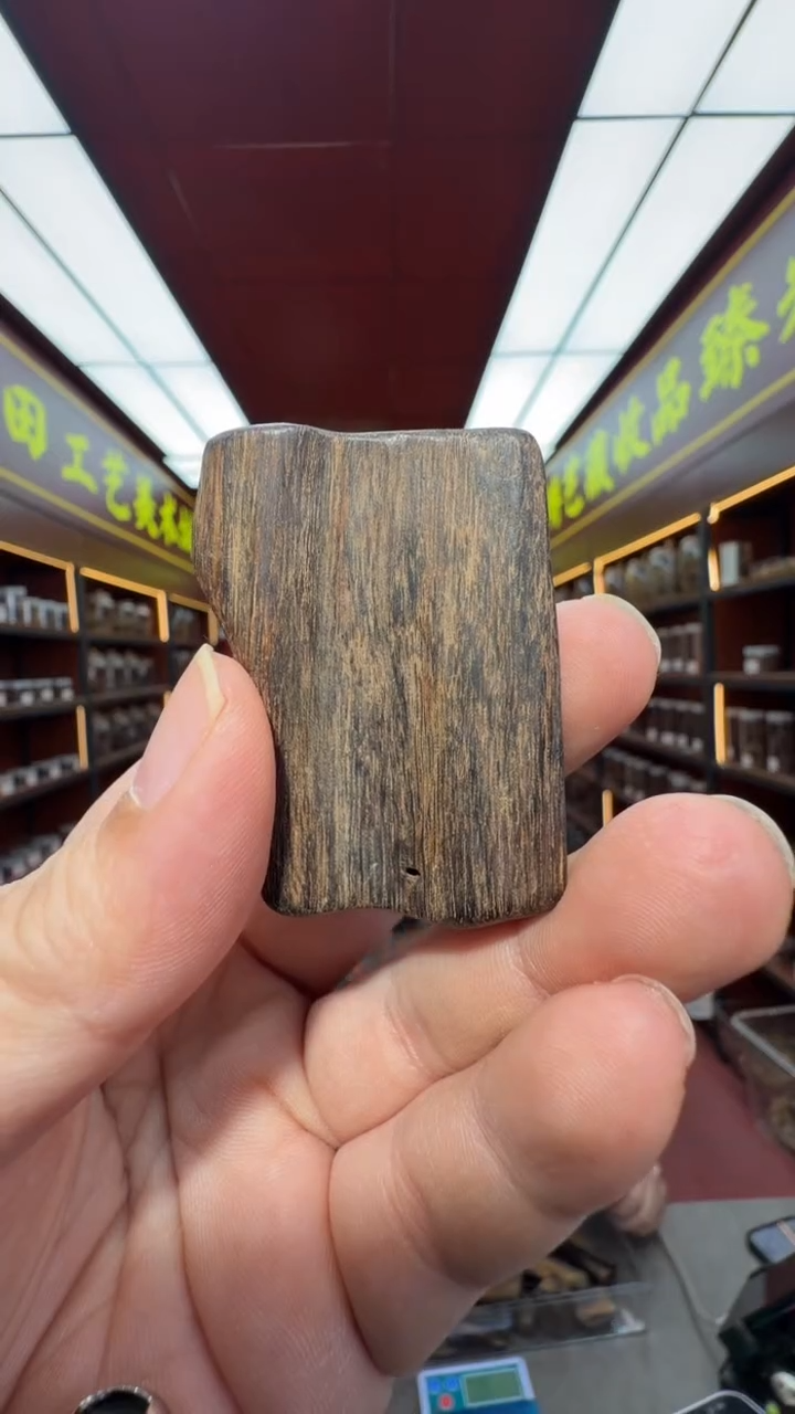 沉香吊坠多样性发一  子伽罗