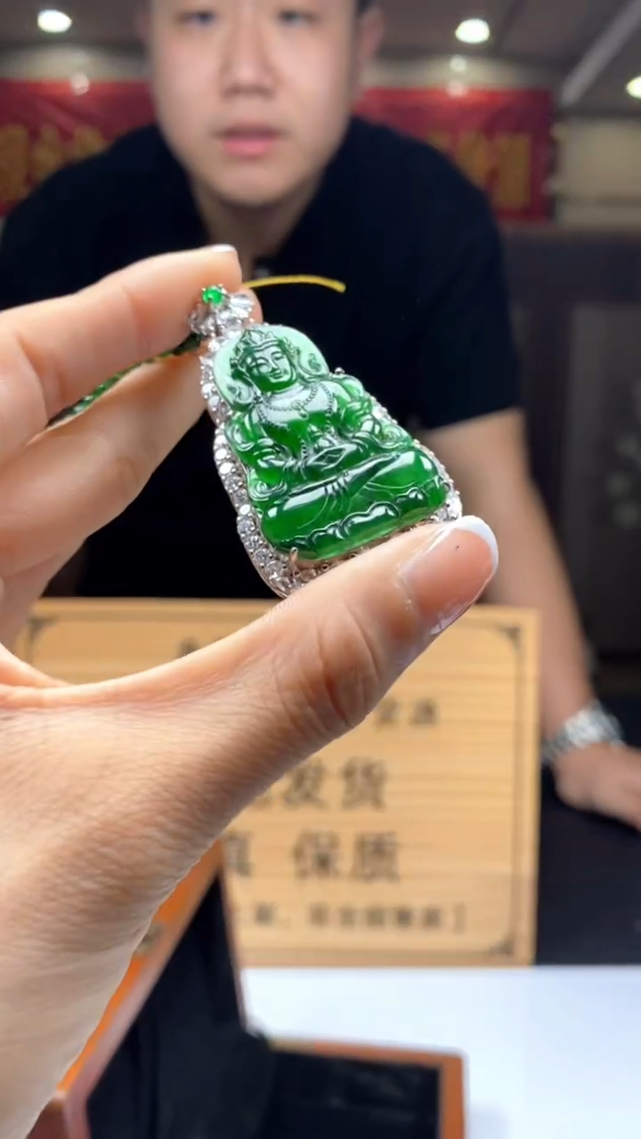 【闪购商品】翡翠颈饰未镶嵌********819