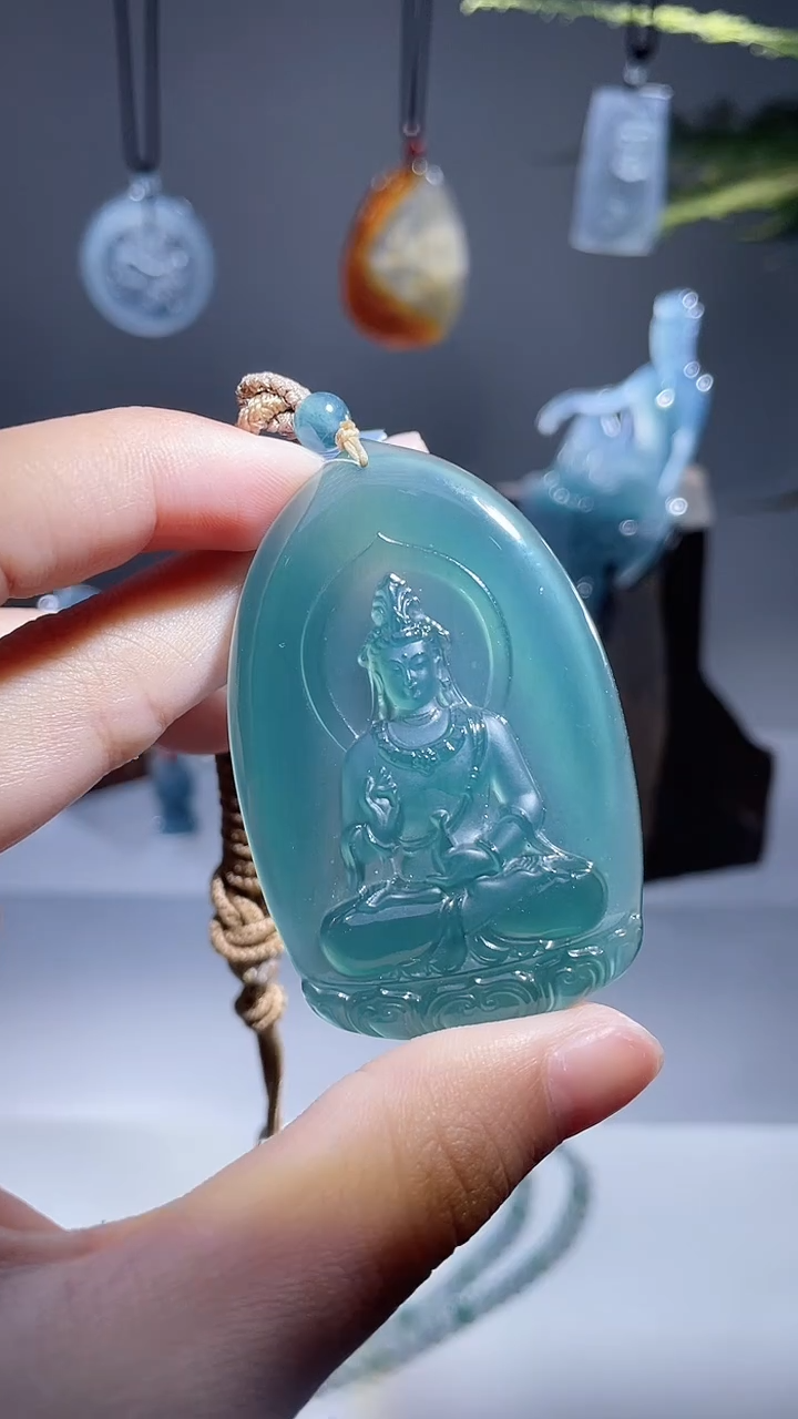 颈饰未镶嵌翡翠观音自在