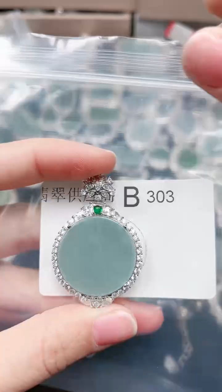 【闪购商品】翡翠颈饰未镶嵌303赠皮绳