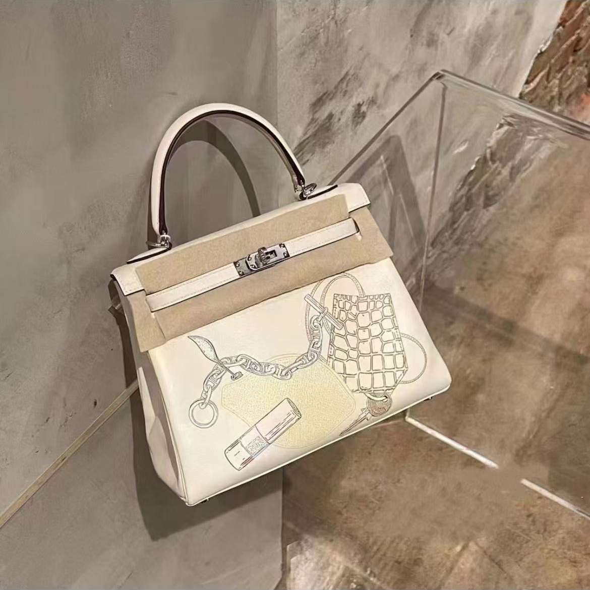 99新 Hermes/爱马仕 爱马仕kelly25in and out 奶油白 银扣Z刻S皮