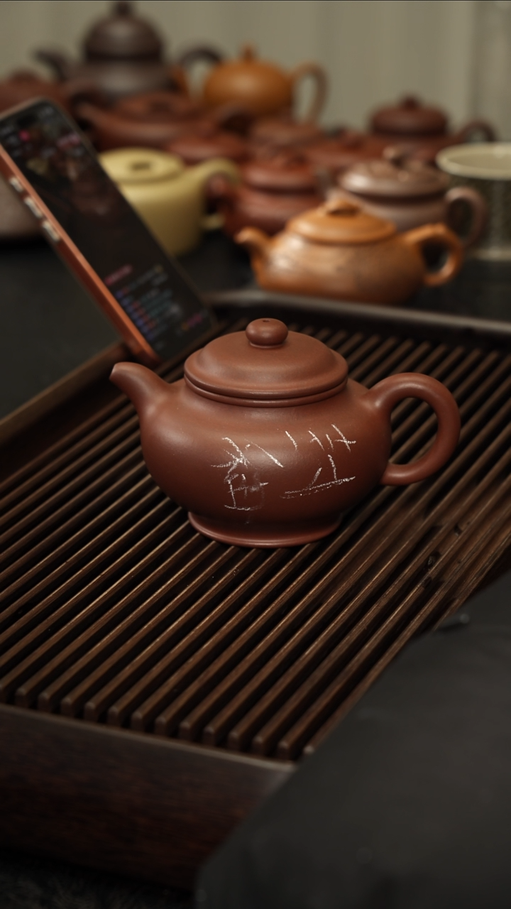 茶壶紫砂封釉的大裰只