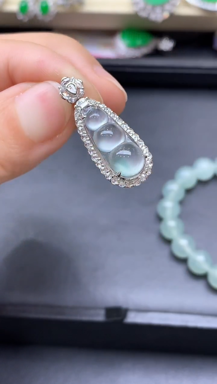 颈饰18K金镶嵌翡翠755-中国好珍宝