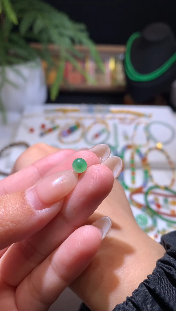 【闪购商品】定制翡翠未镶嵌5.4珠子130+13