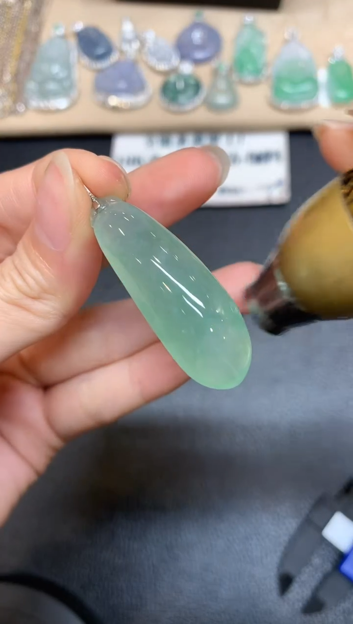 【闪购商品】翡翠颈饰18K金镶嵌福瓜【无服务费