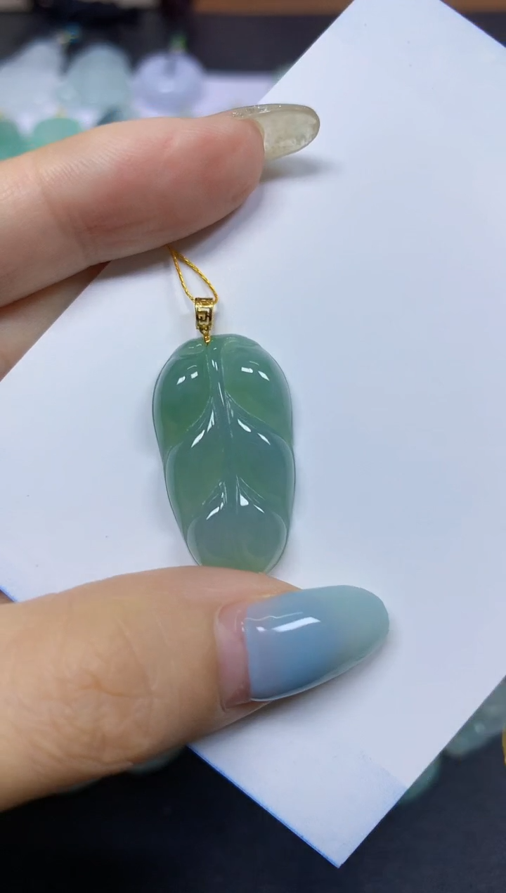 翡翠18K金镶嵌颈饰天然翡翠A货