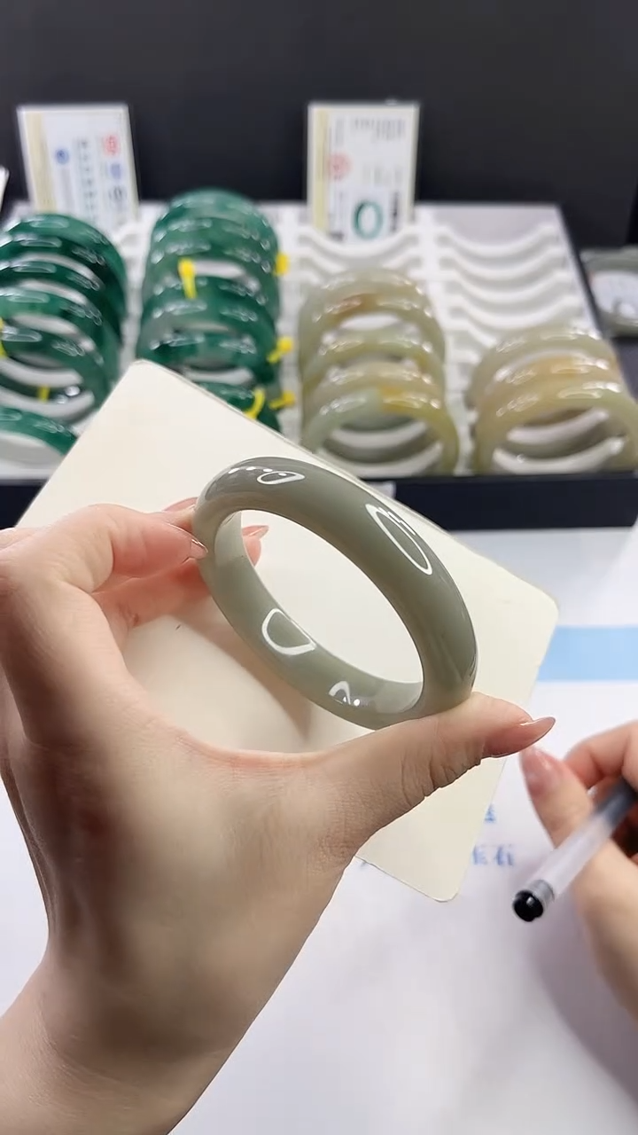 未镶嵌手镯石英质玉多样性发货L105