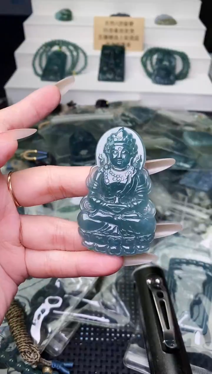 颈饰未镶嵌翡翠 