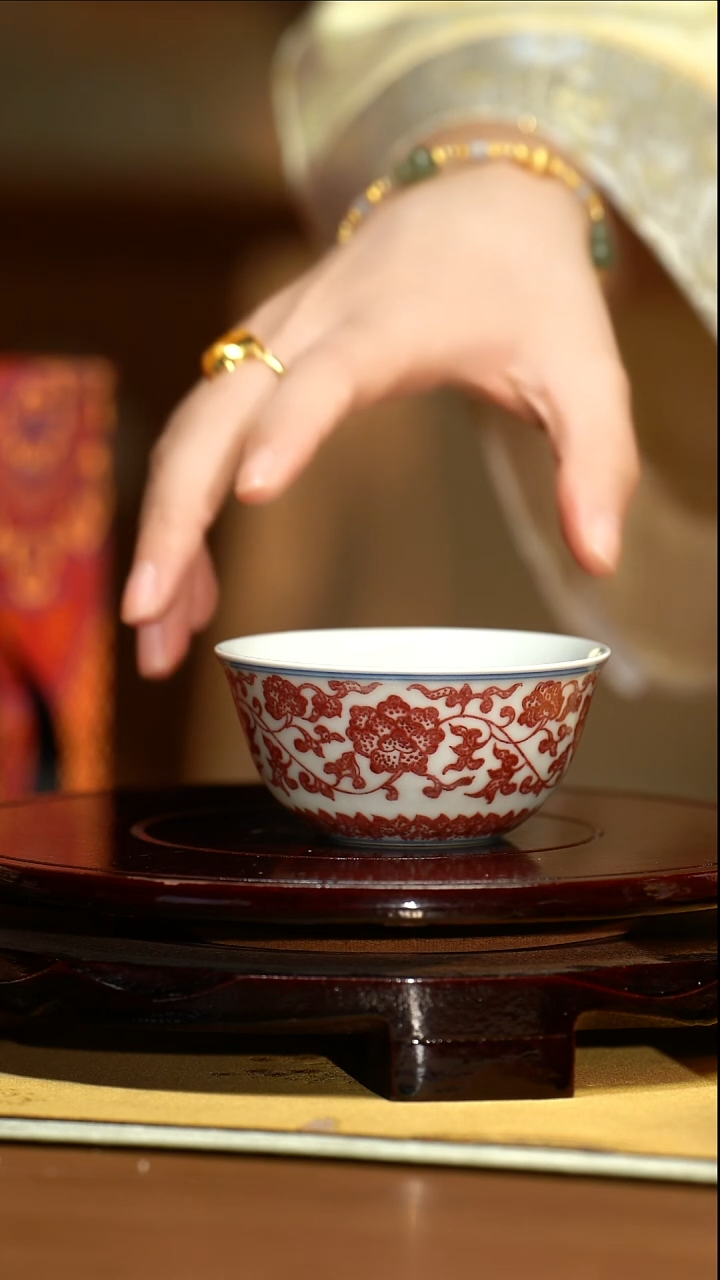UY预售15天先茶巾古法釉里红古窑御器点工缠枝莲纹卧足缸杯有内绘