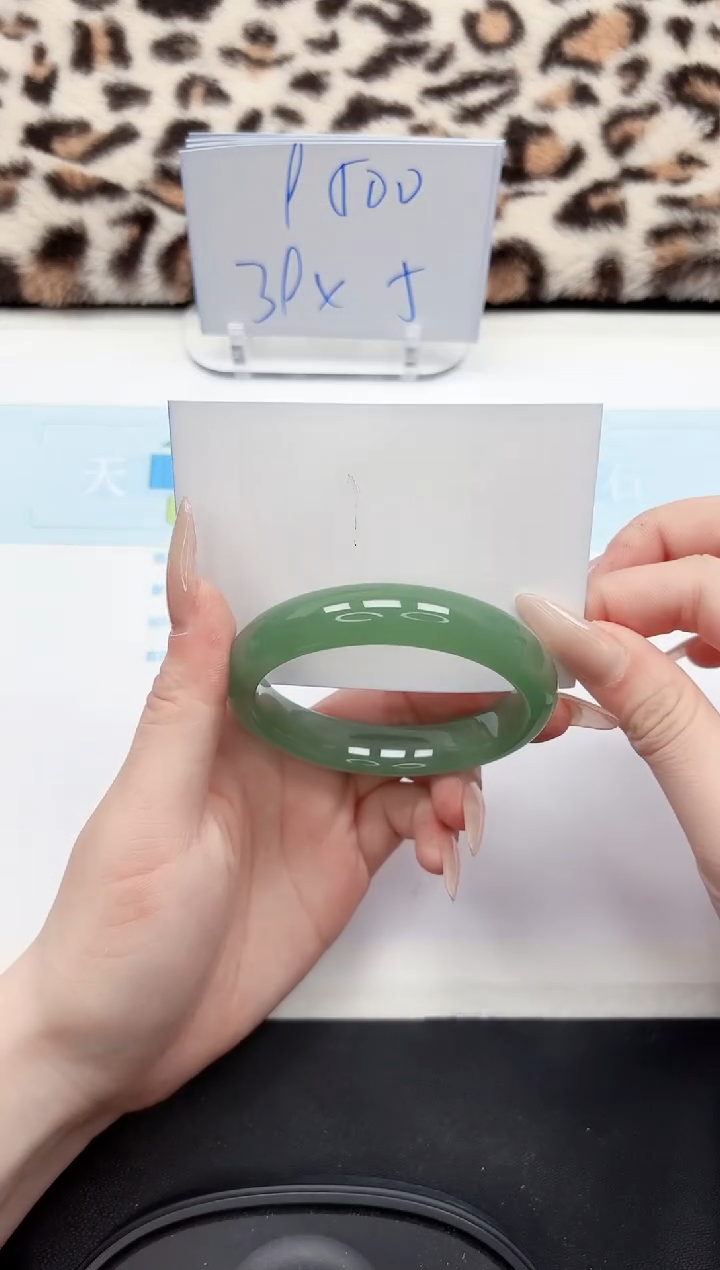 【闪购商品】石英质玉手镯未镶嵌119-57