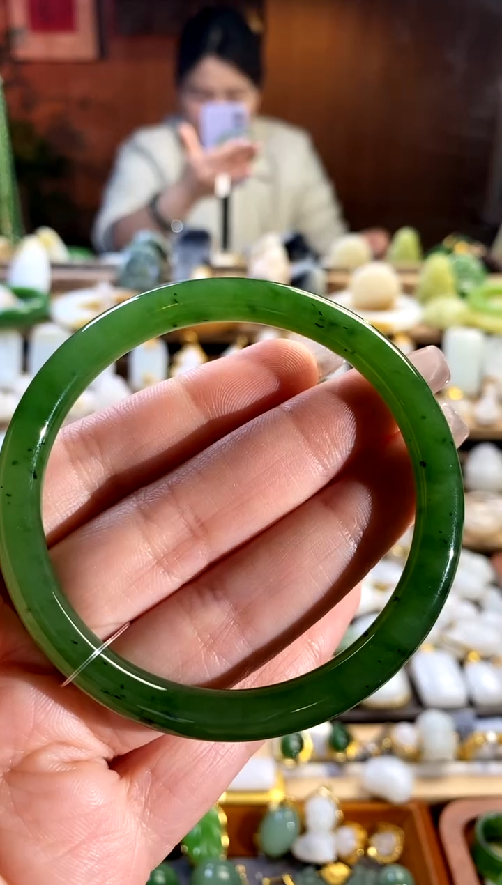 【闪购商品】和田玉手镯未镶嵌58