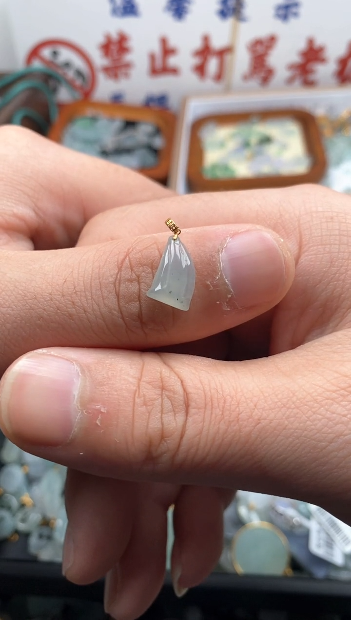 【闪购商品】翡翠颈饰未镶嵌哥哥