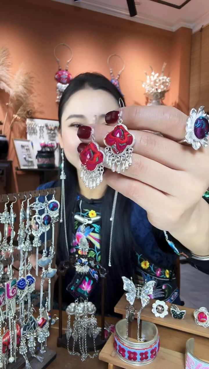 【闪购商品】刺绣纯手工民族风耳环