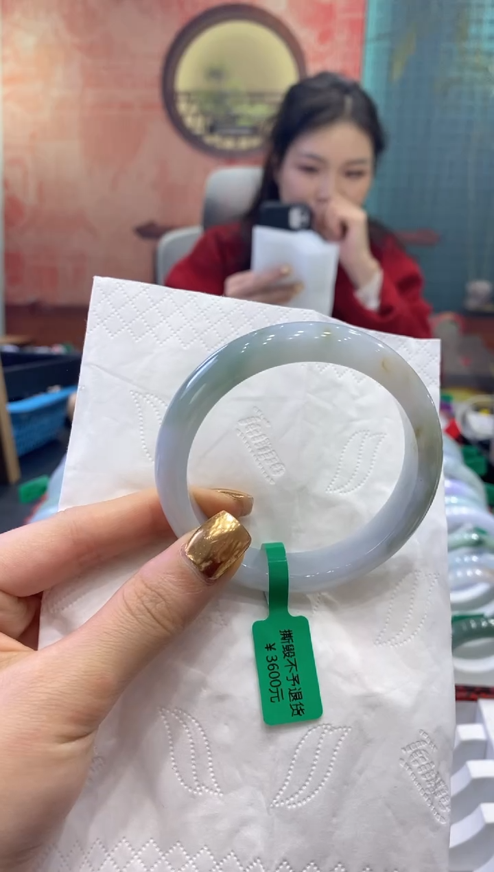 【闪购商品】翡翠手镯未镶嵌多人18370