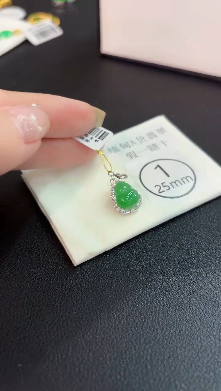 翡翠未镶嵌吊坠(不含链)缅料A货/多样性发货/一件