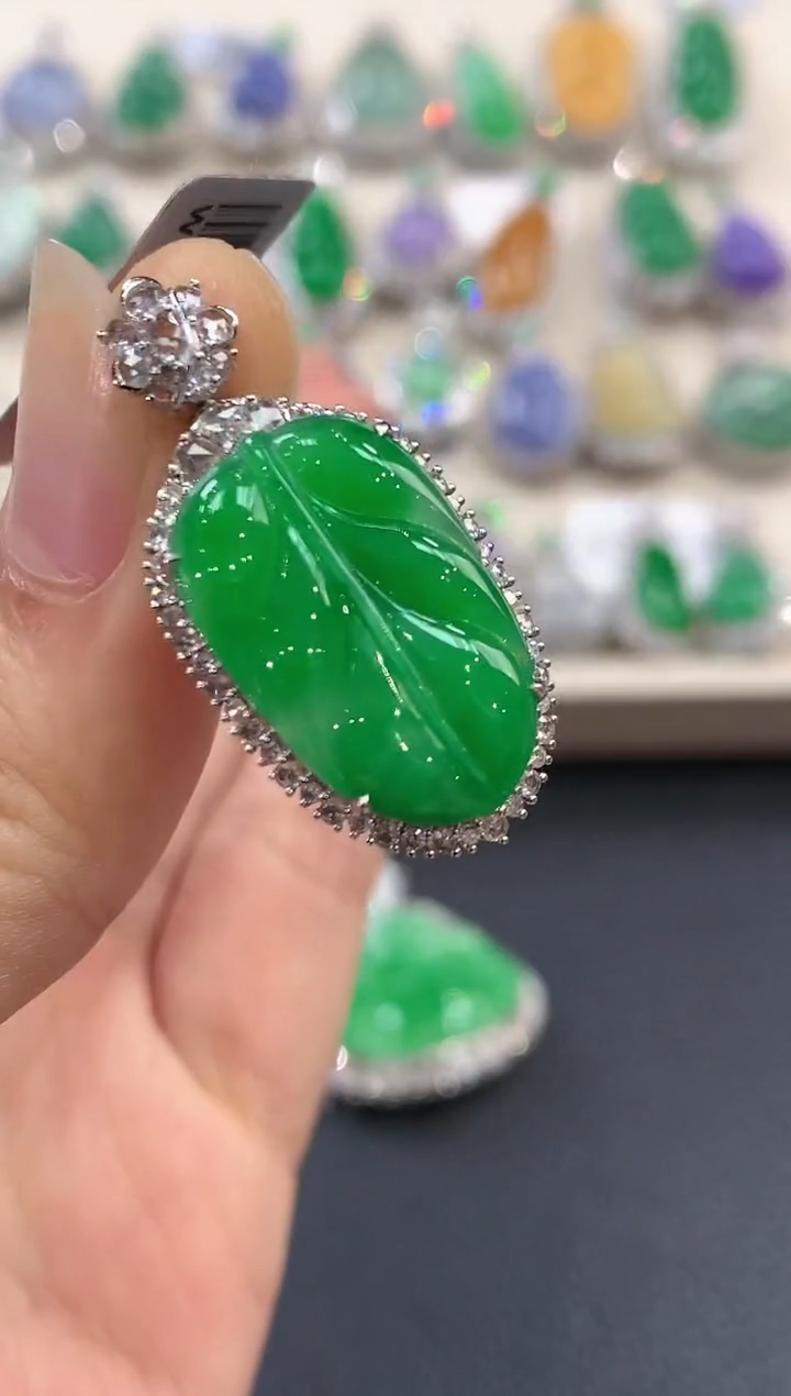 【闪购商品】翡翠吊坠(不含链)18K金镶嵌C196