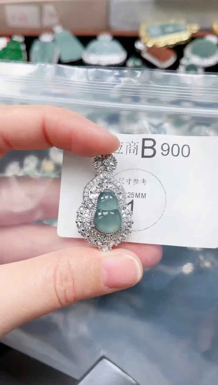 【闪购商品】翡翠颈饰未镶嵌900赠皮绳
