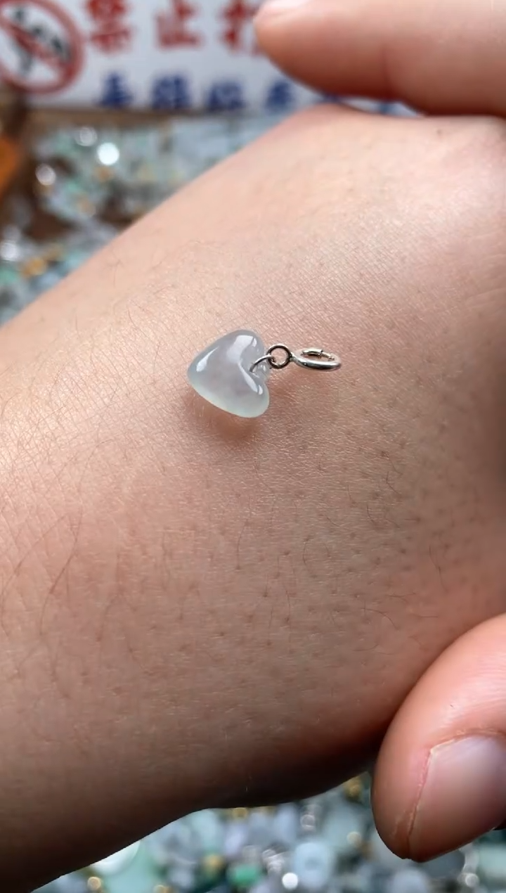 【闪购商品】翡翠颈饰未镶嵌新年快乐！