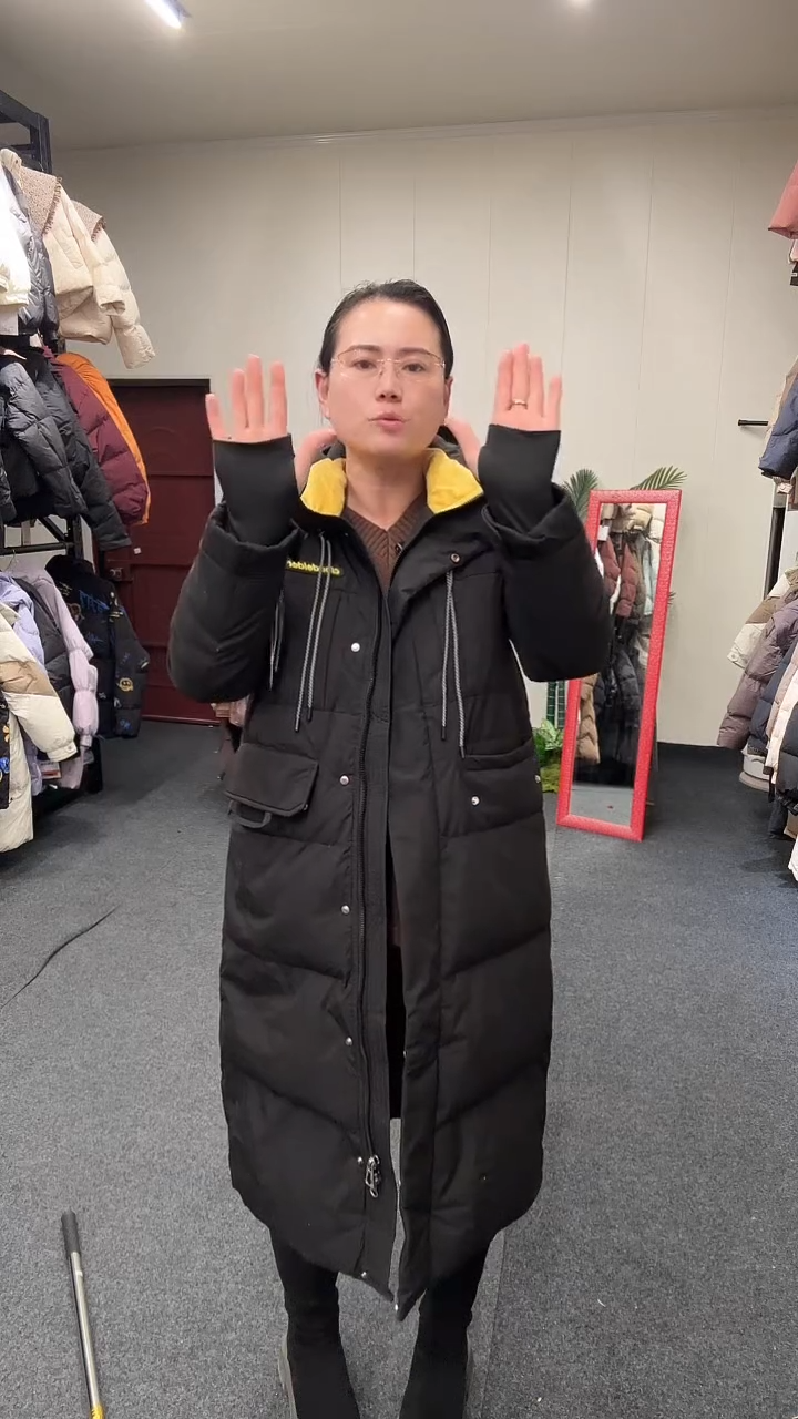 艾雨衣尚闪购羽绒服