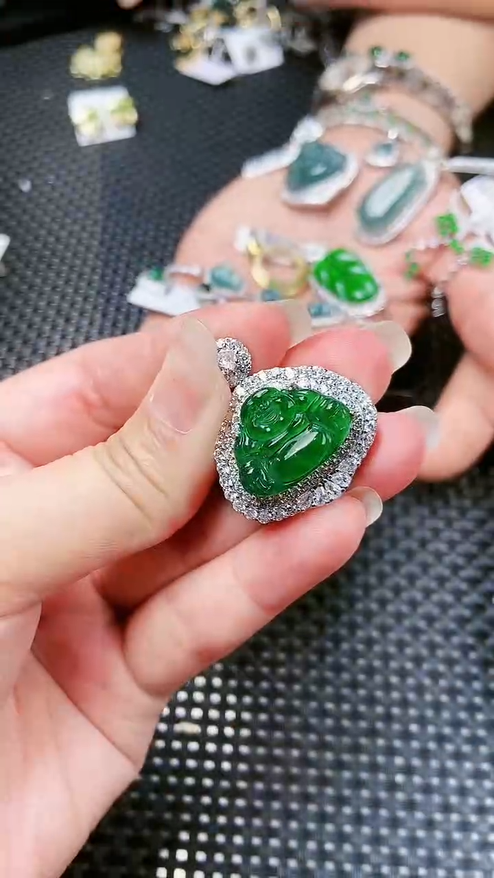 【闪购商品】翡翠吊坠(不含链)未镶嵌1111111111有色根