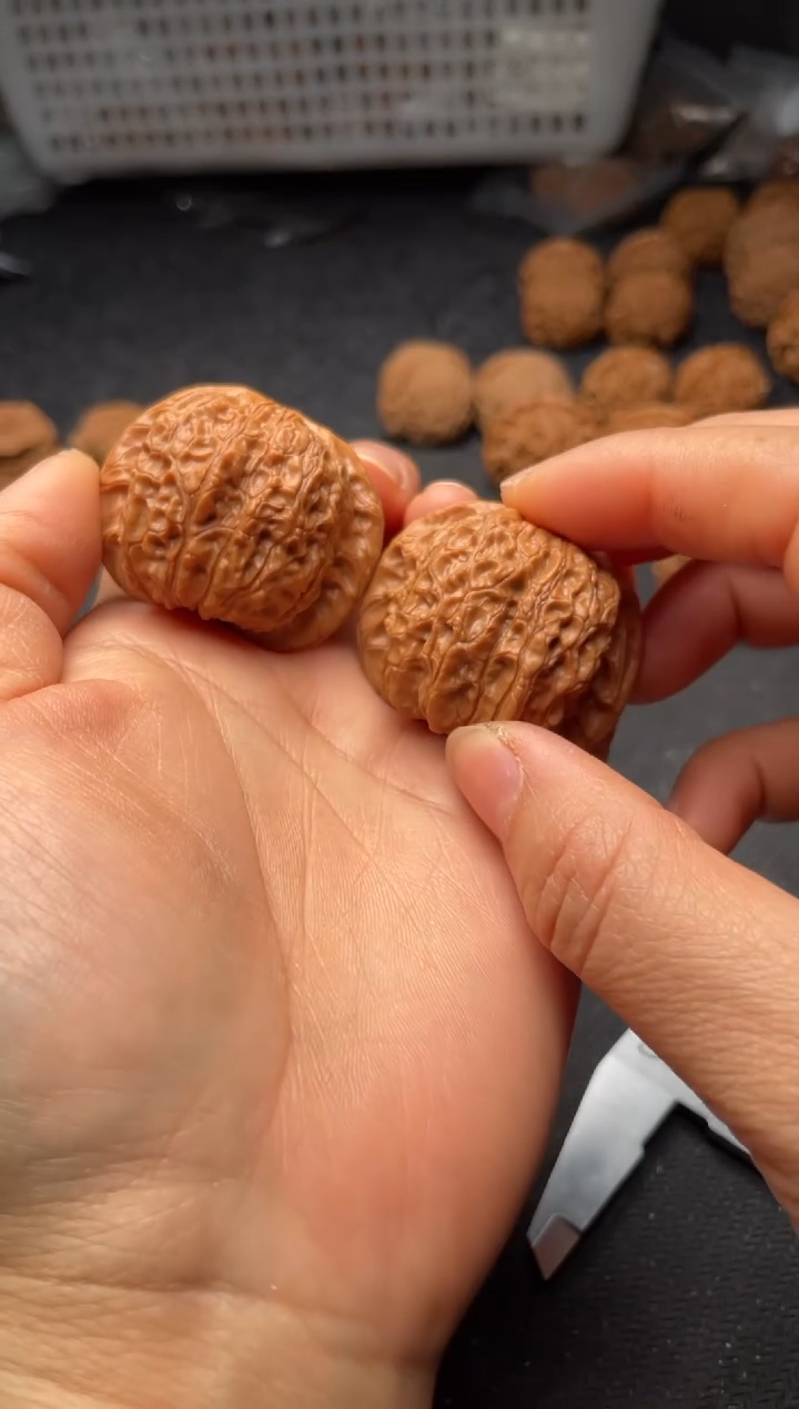 把件文玩核桃w162  血麒麟 40尺
