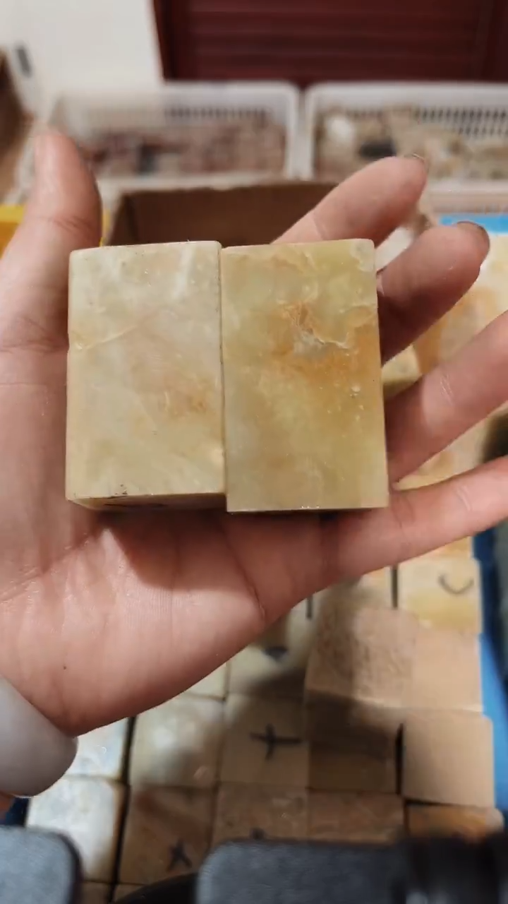老挝石茕瑕疵不规则章