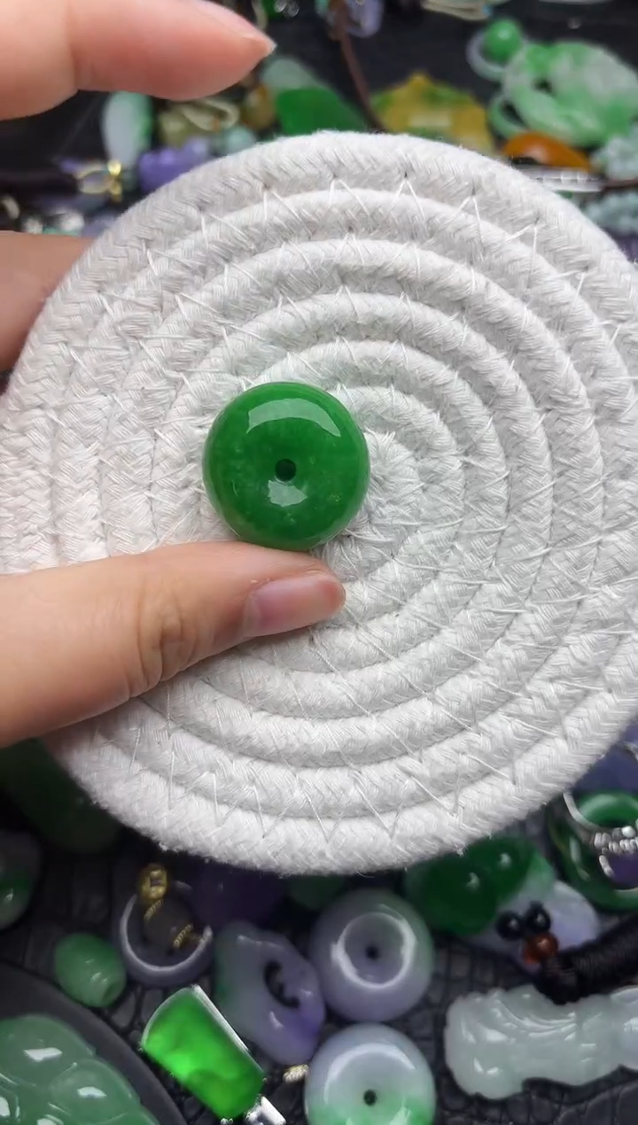 颈饰未镶嵌翡翠缅甸翡翠吊坠