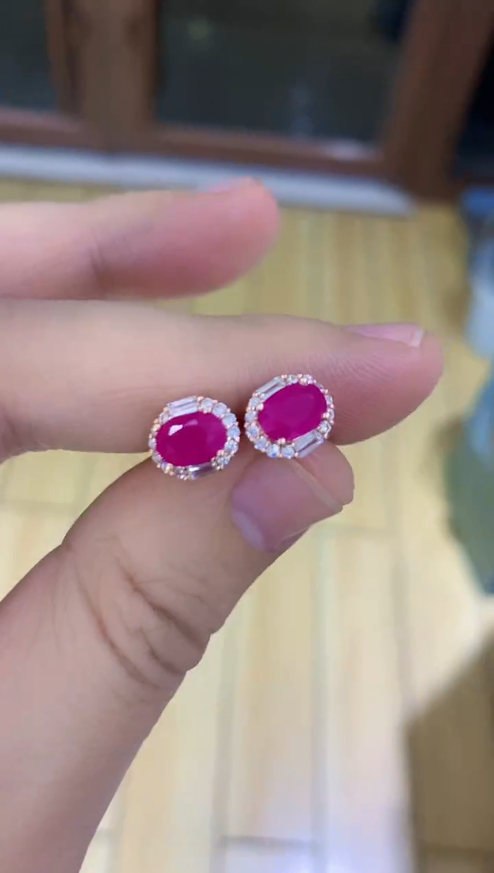 【闪购商品】红宝石耳饰银S925镶嵌........