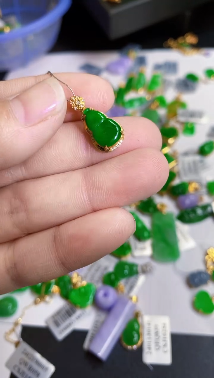 【闪购商品】翡翠颈饰18K金镶嵌葫芦