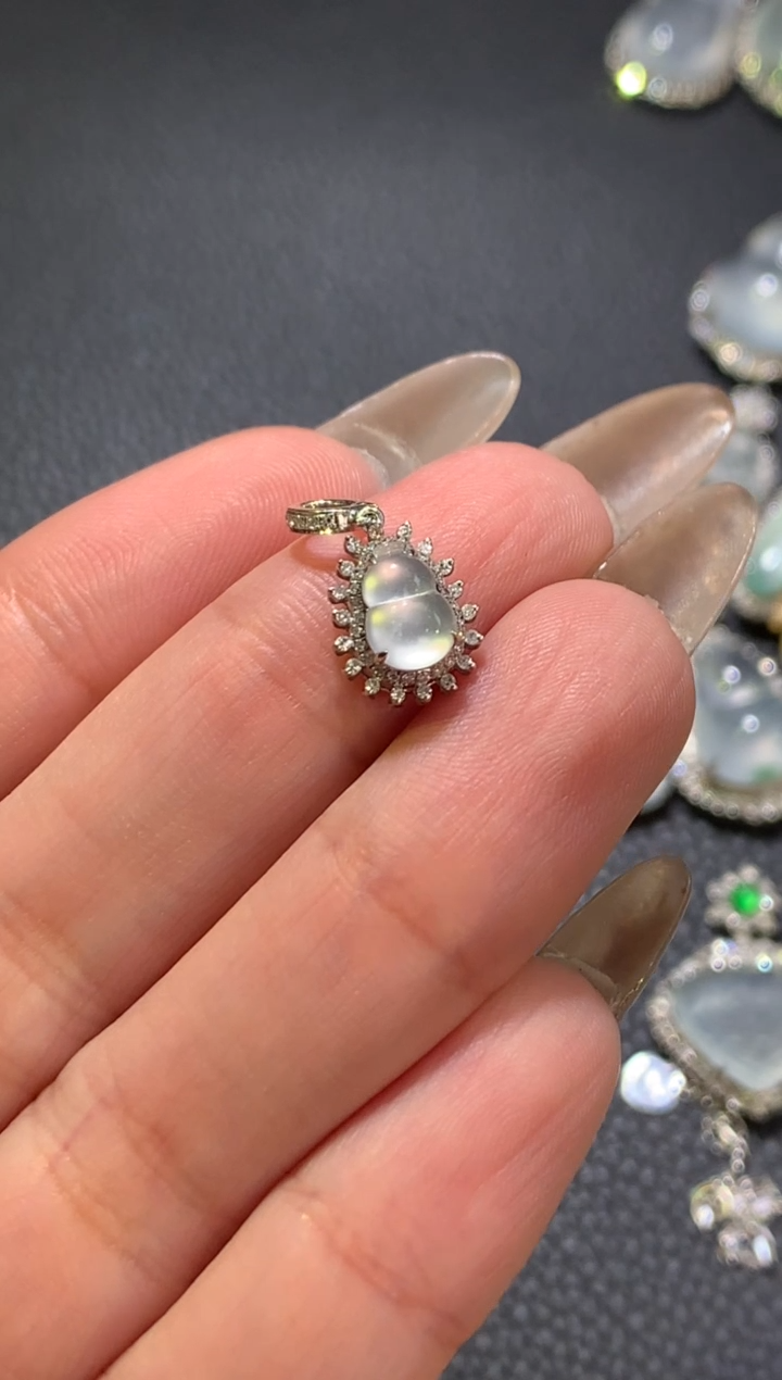 【闪购商品】翡翠颈饰18K金镶嵌葫芦