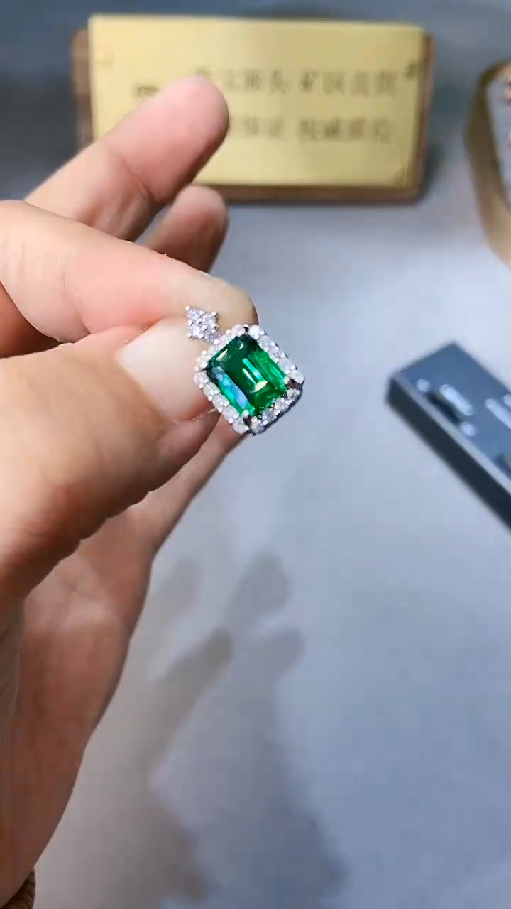 【闪购商品】透辉石吊坠银S925镶嵌354