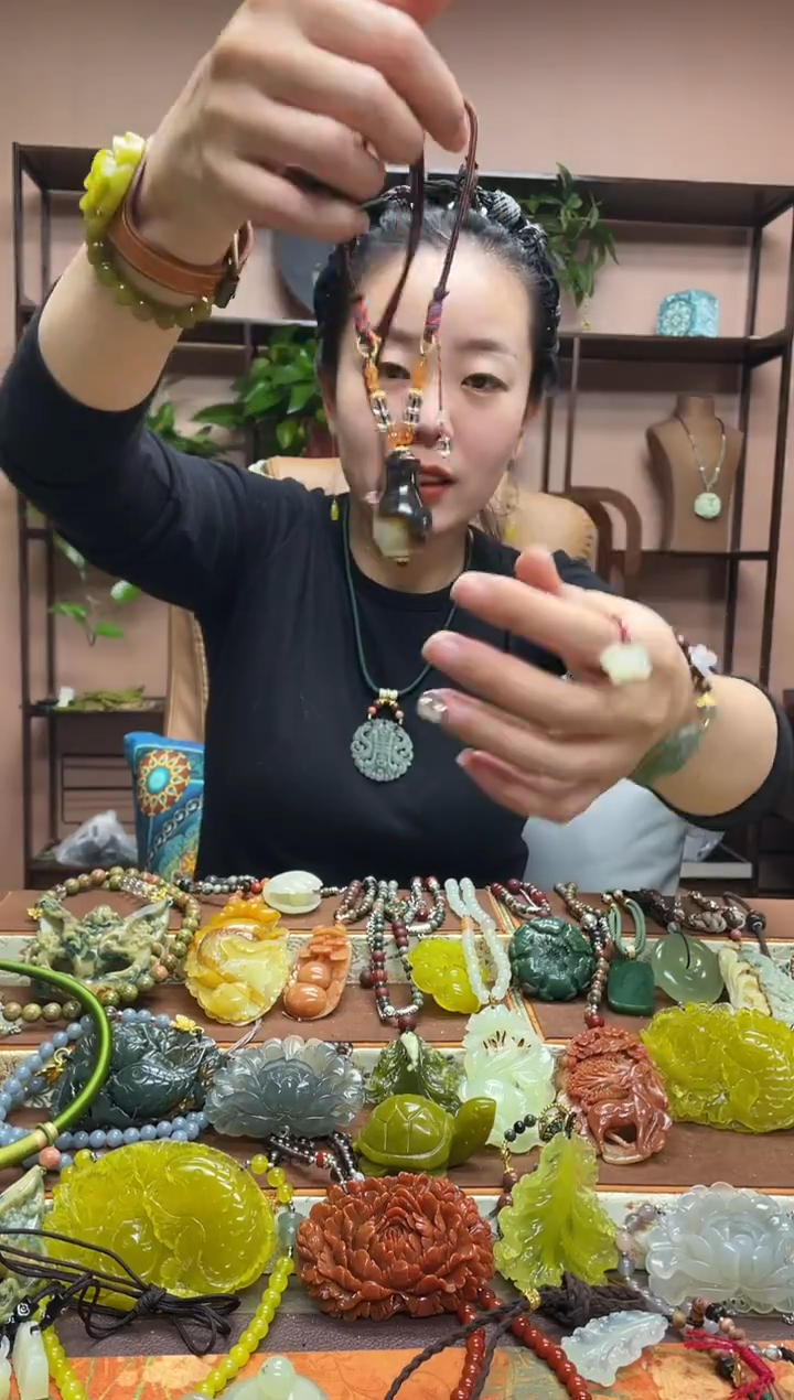 未镶嵌岫玉吊坠·