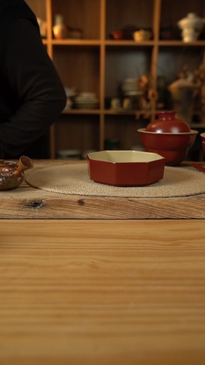 复古红系列的八边盒盘子1个