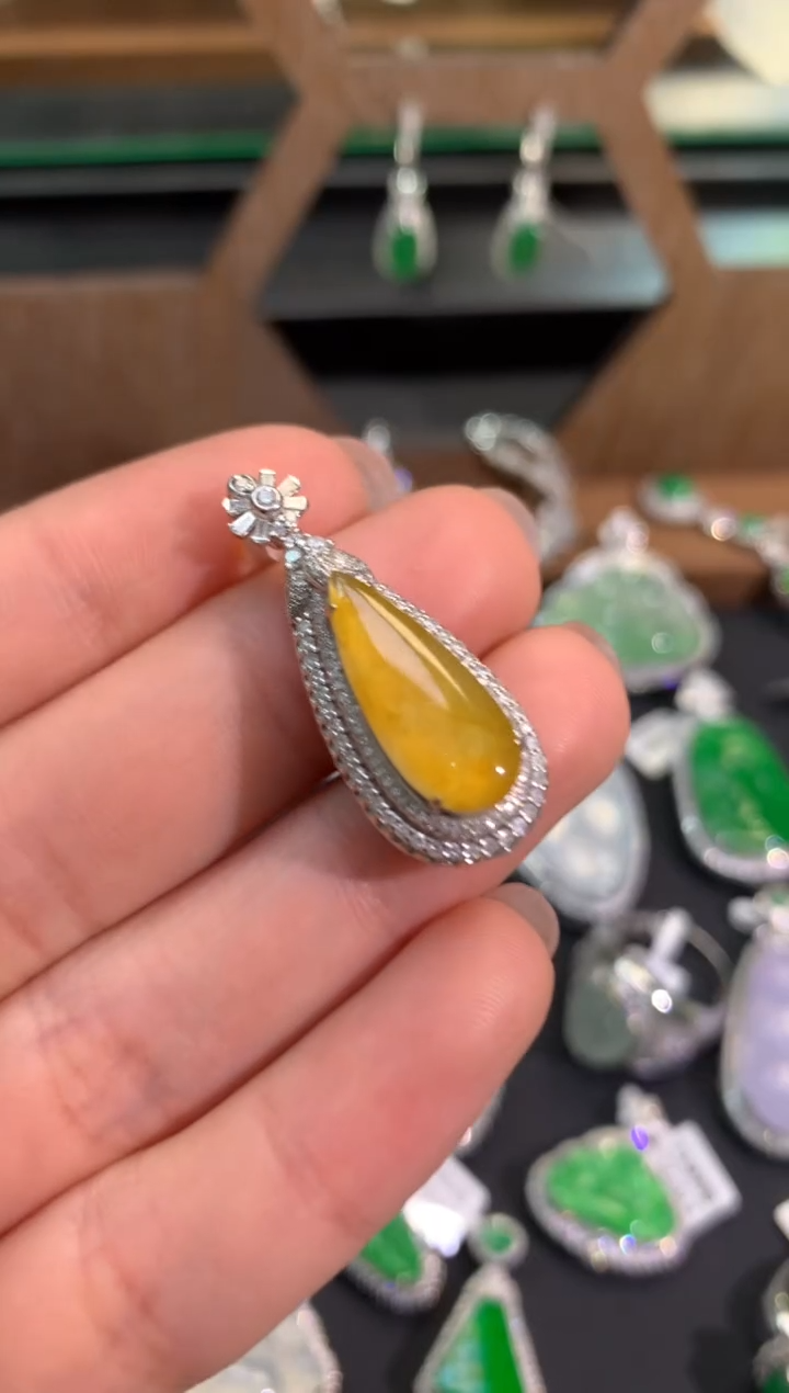 【闪购商品】翡翠吊坠(不含链)18K金镶嵌吊坠