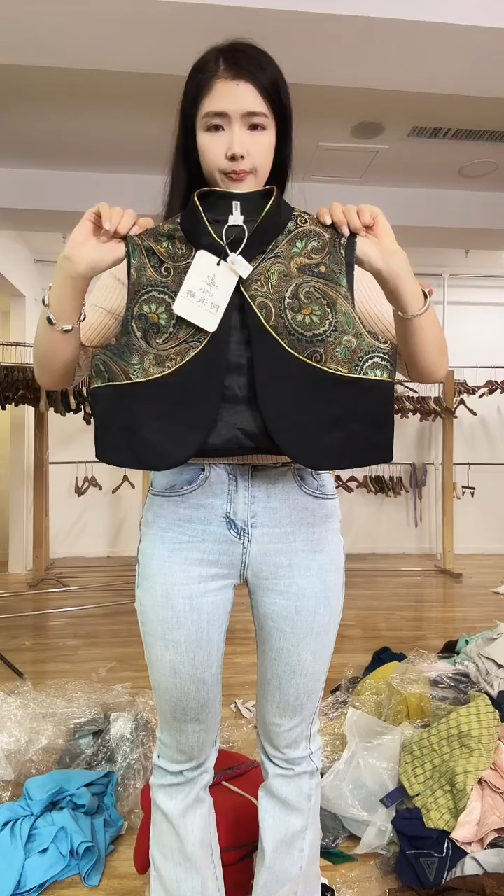 马甲       S码         100斤   