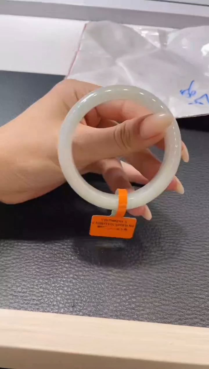 【闪购商品】翡翠手镯未镶嵌手镯