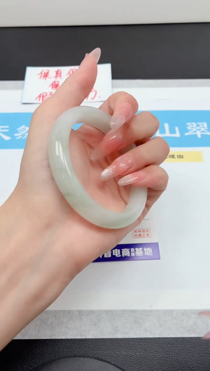 石英质玉手镯未镶嵌7/55.8