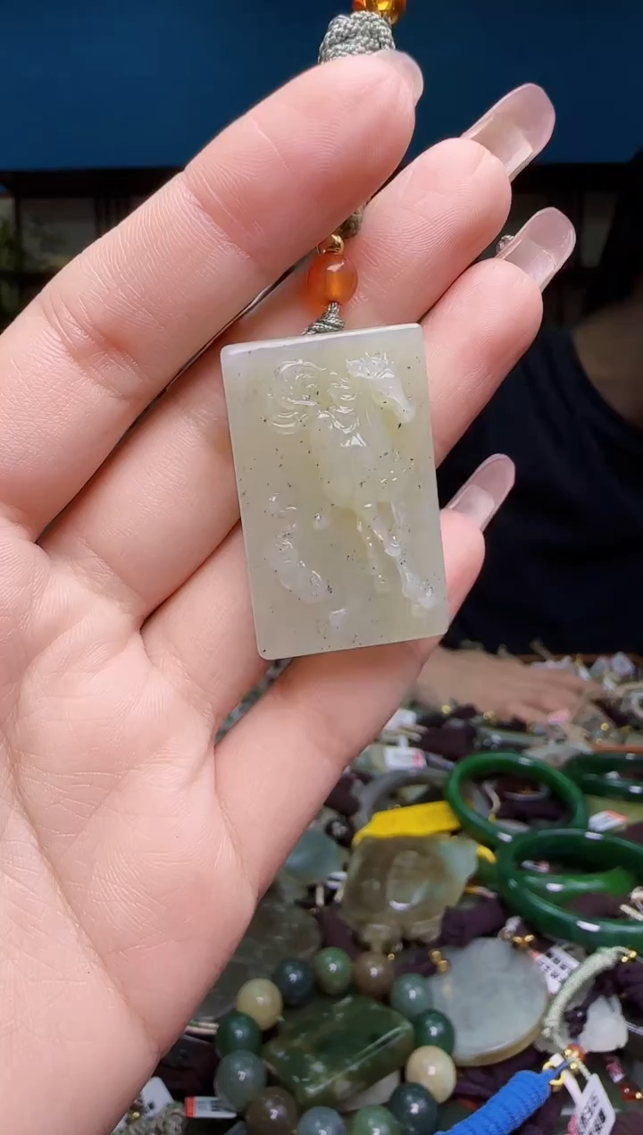 颈饰未镶嵌和田玉1