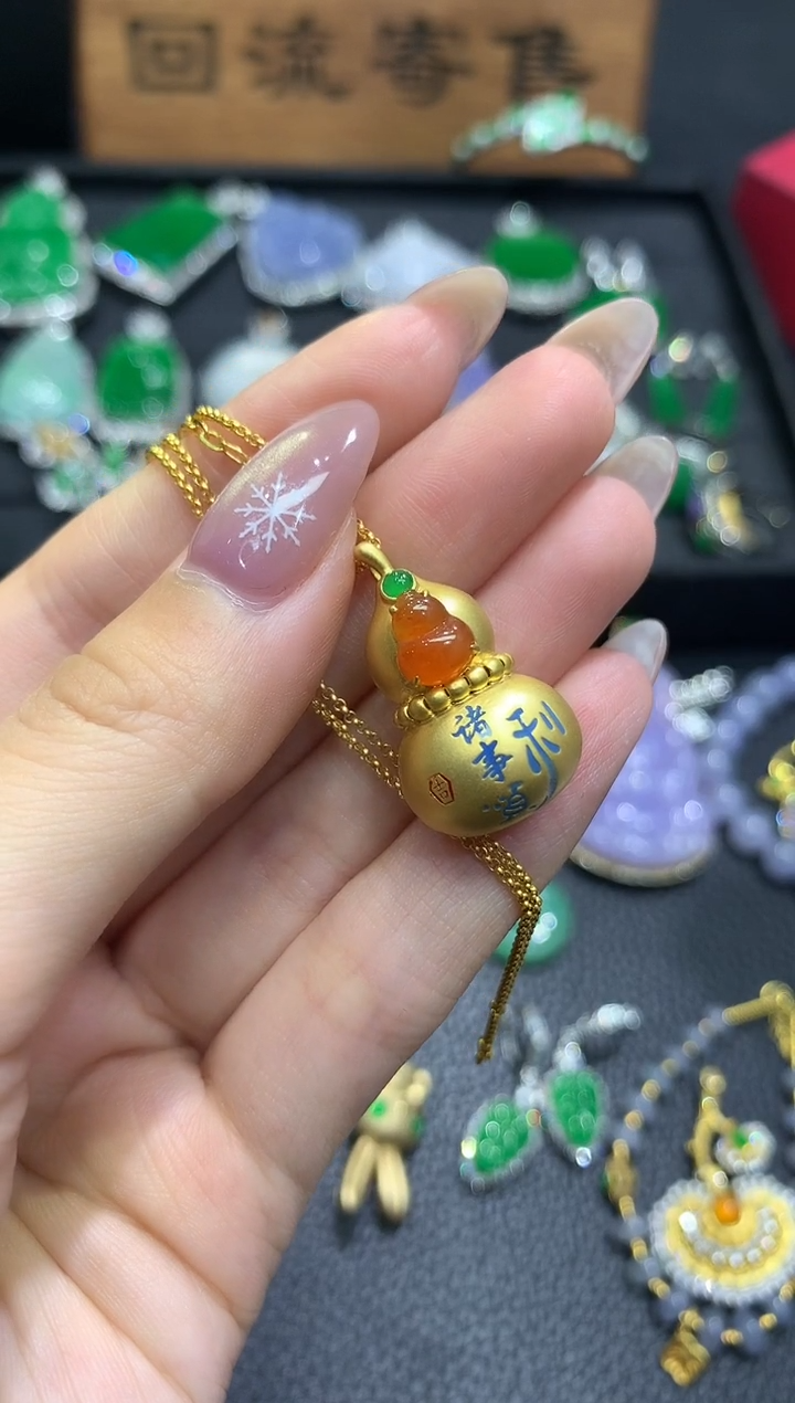 吊坠(赠链)18K金镶嵌翡翠10