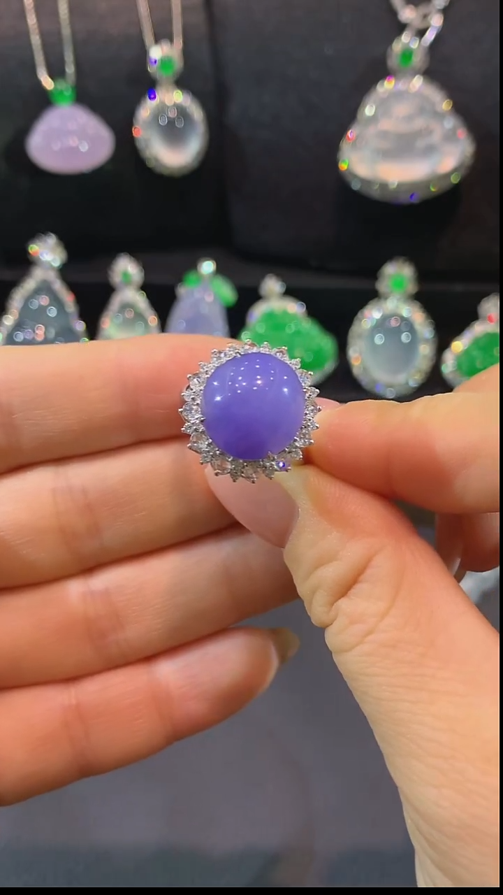 18K金镶嵌戒指翡翠戒指