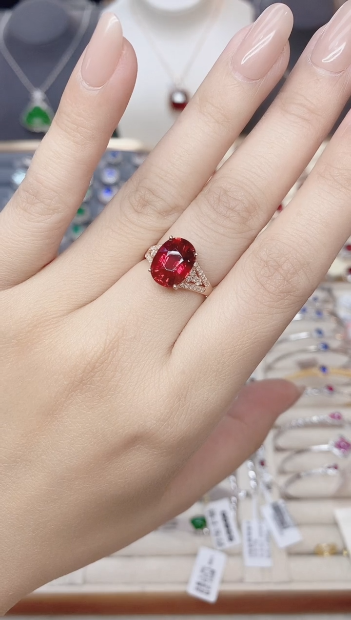 18K金镶嵌戒指红色碧玺-4.5ct