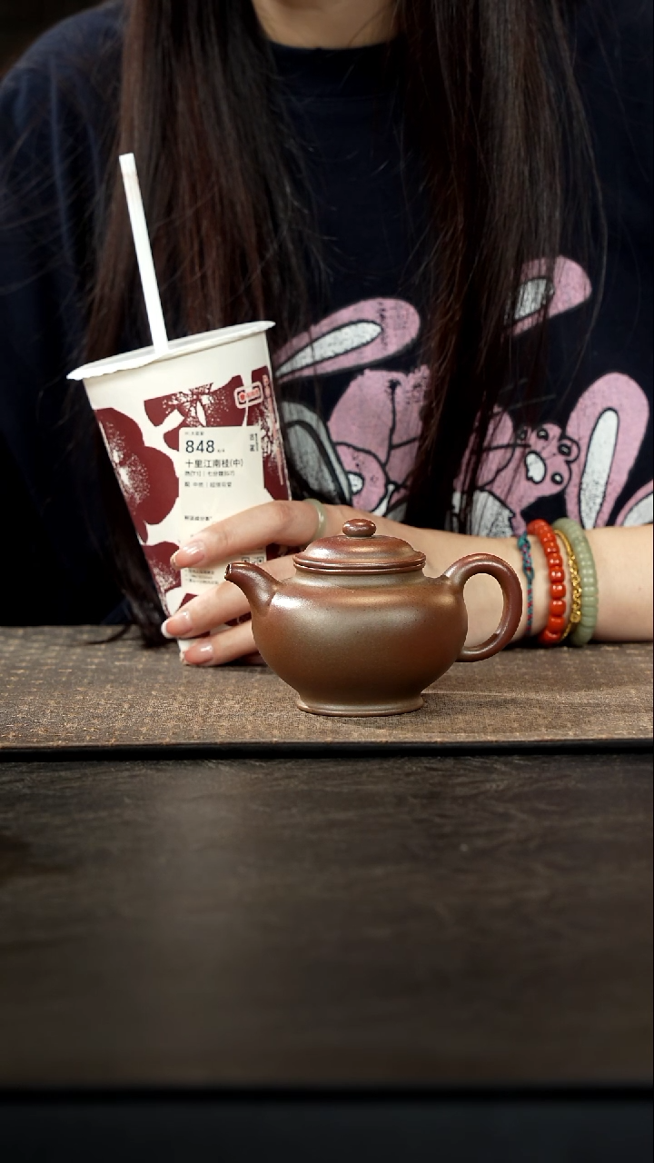 茶壶紫砂路****！柴烧蟹壳青掇只