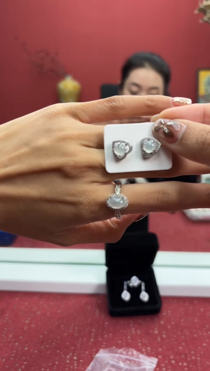 【闪购商品】翡翠戒指银S925镶嵌576795/戒指+耳饰套装