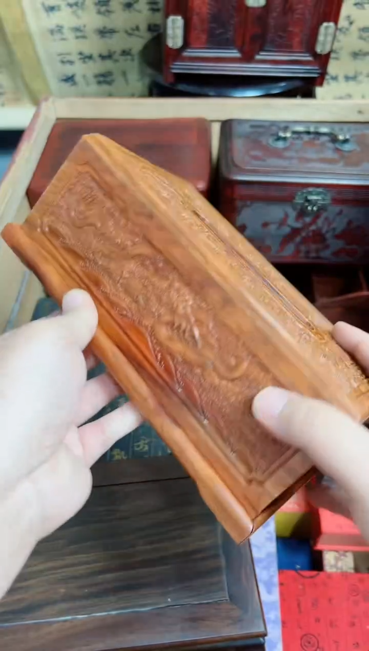 木花梨雕刻纸巾盒