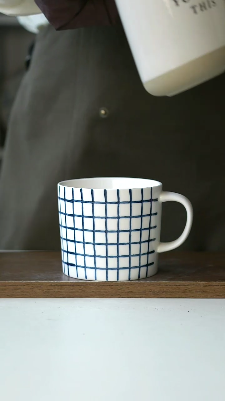 【闪购商品】陶瓷微瑕画釉格子420ml马克杯@4-2@