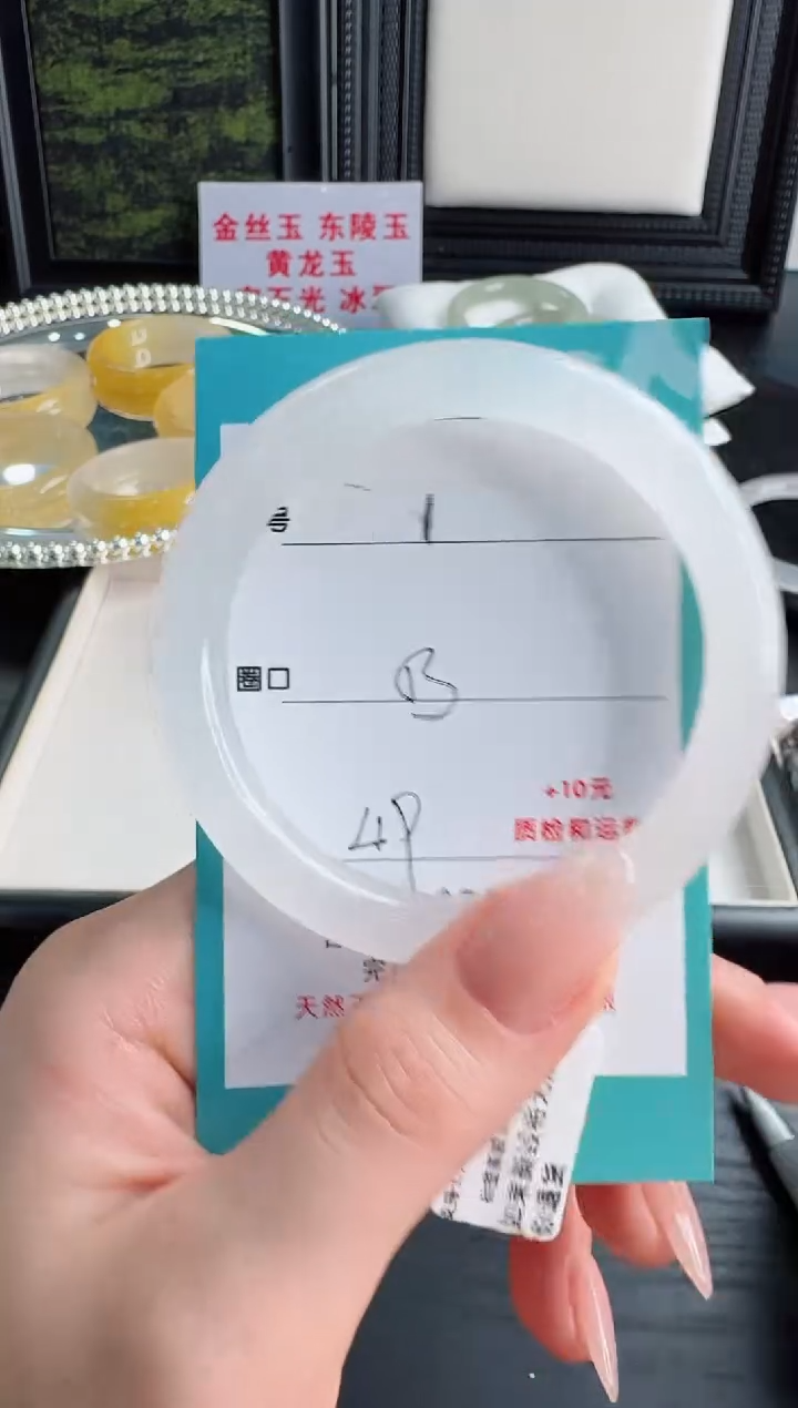 未镶嵌手镯石英质玉1