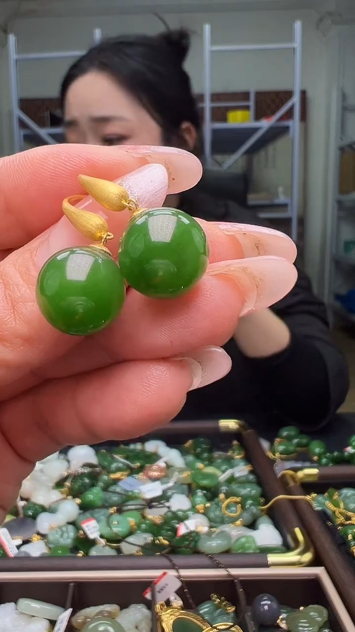 颈饰18K金镶嵌和田玉（多样性发货.发其一）11.21.54