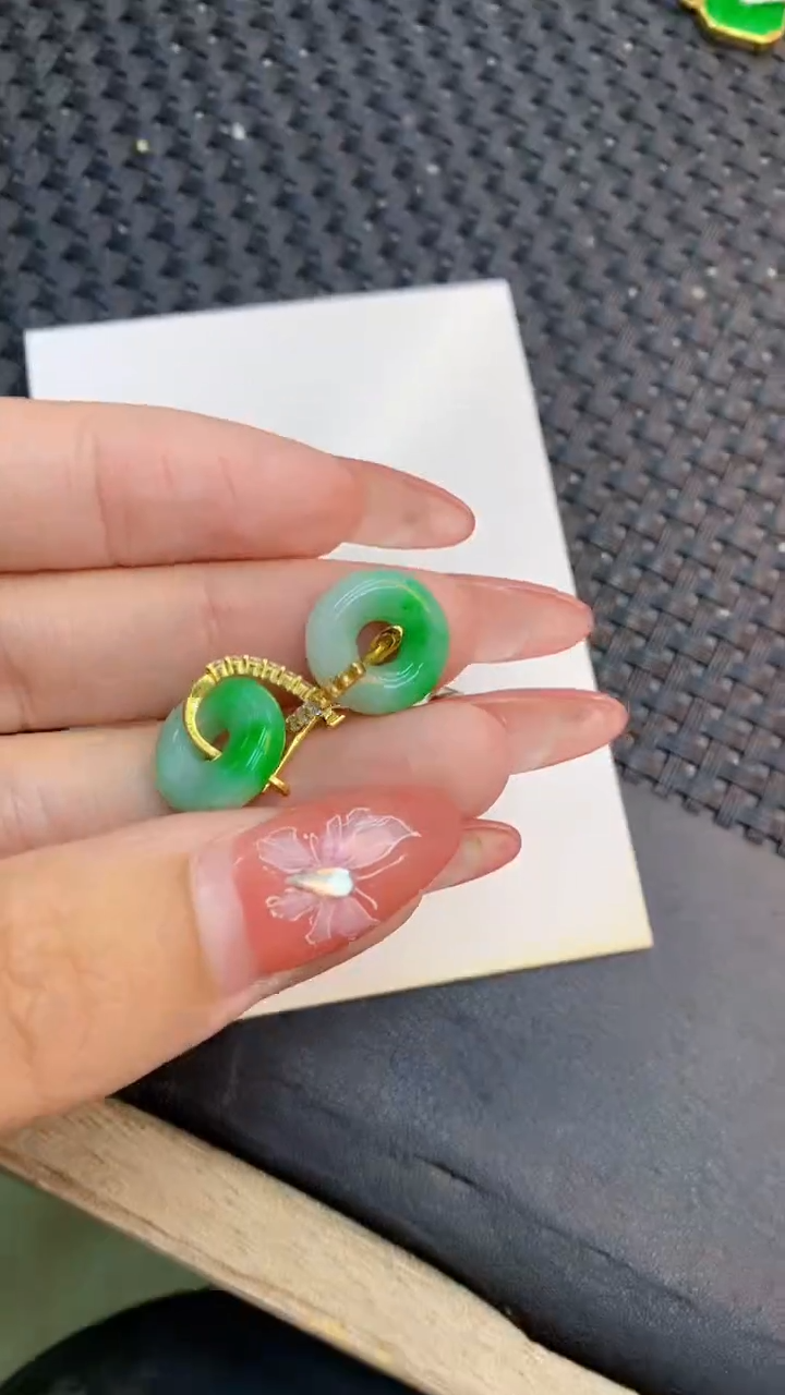 颈饰未镶嵌翡翠1