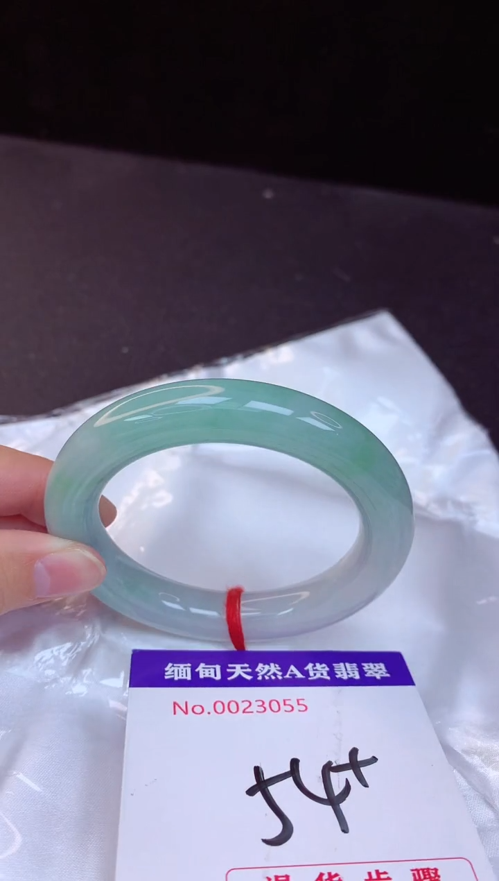 【闪购商品】翡翠手镯未镶嵌54+
