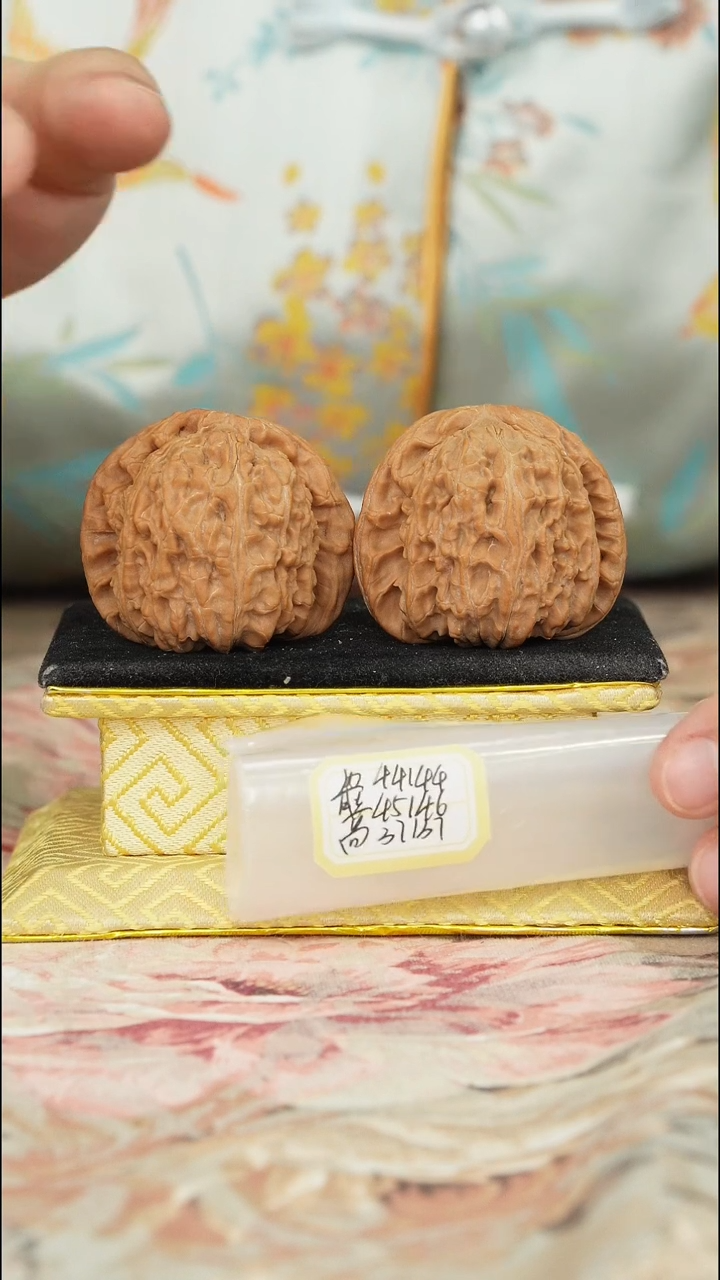 【闪购商品】文玩核桃把件白狮子